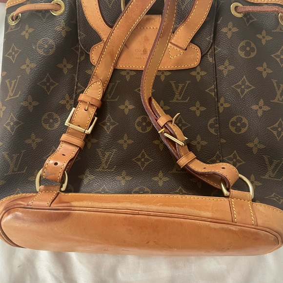 Louis Vuitton Montsouris MM - Picture 3 of 11